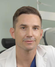 Mateusz Koberda Dr n. med.,
 specjalista chorób oczu,
 chirurg okulista